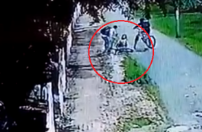 Delincuentes le hacen la encerrona a joven y se le llevan la bicicleta 