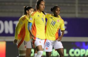 Catalina Usme, al fondo, con la Selección Colombia en la Copa América femenina. 