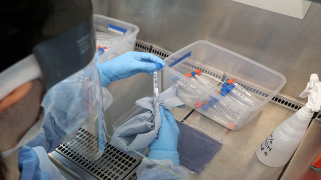 En EE. UU. no hay tantas pruebas para usar durante el desconfinamiento, como se ufana Trump 