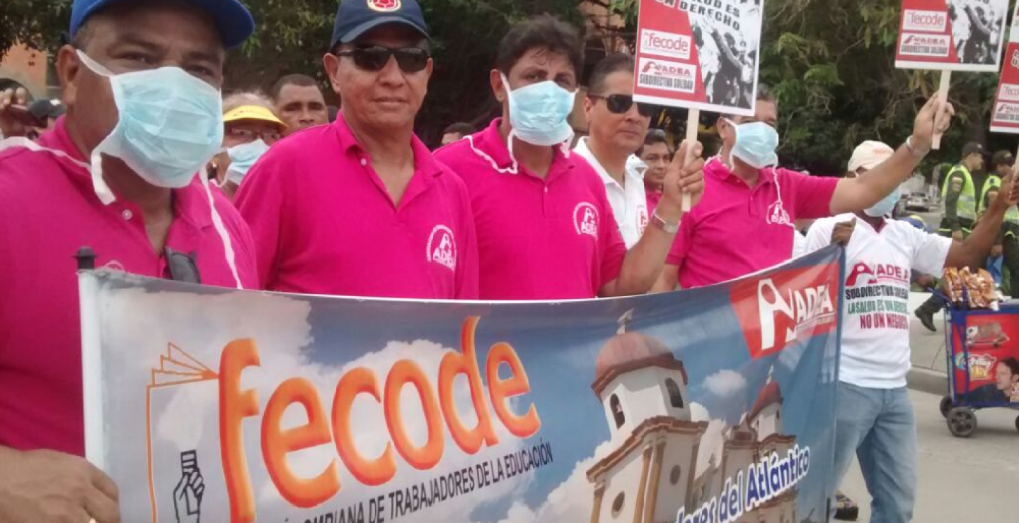 138686_Los maestros se unieron para solicitar cambios al sistema de salud que les rige. Foto: Diana Comas.