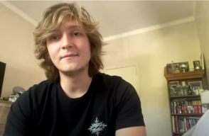 Asegura que seguirá manejando las redes sociales del presidente electo sin cobrar un solo peso del erario público