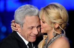 Mudanza de Shakira a Estados Unidos se retrasaría por la salud de su papá Mudanza de Shakira a Estados Unidos se retrasaría por la salud de su papá