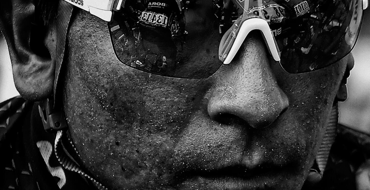 233571_Nairo Quintana espera antes del inicio de la octava etapa 184 kilómetros de la edición 103 de la carrera de ciclismo Tour de Francia el 9 de julio. Foto AFP