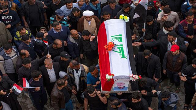 “Muera América”: miles en Irak piden venganza contra EE. UU. durante el funeral de Soleimani   