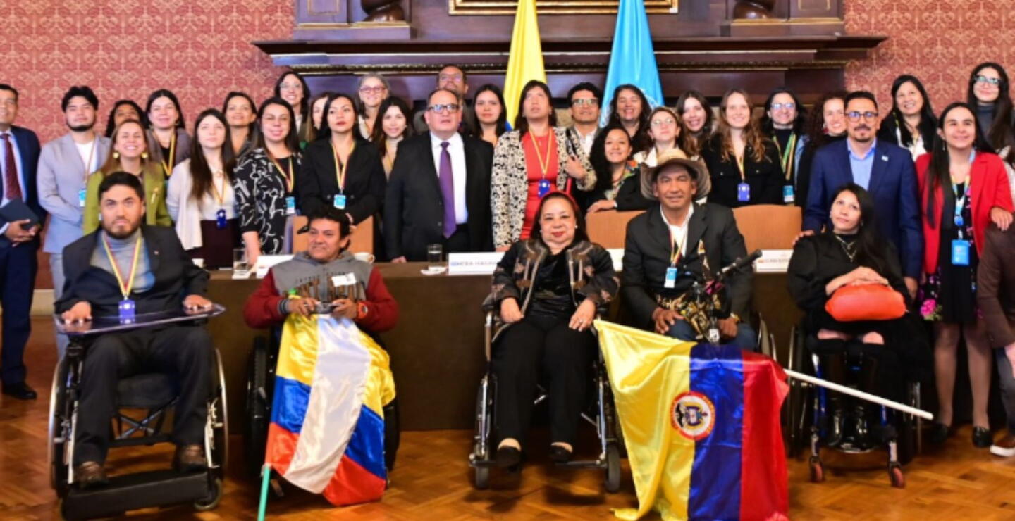 Imagen referencial de personas con discapacidad en reunión con Prosperidad Social