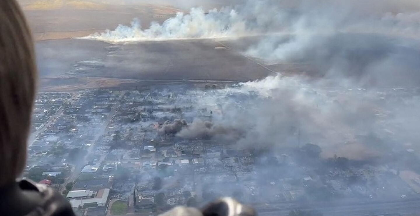 Incendios en Hawái dejan más de 30 muertos: algunos se han metido al mar para escapar de las llamas