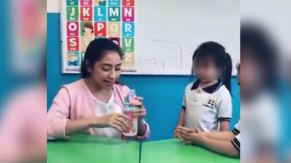 20890_Echan a profesora por hacer broma a estudiante / Foto: captura video 20890_Echan a profesora por hacer broma a estudiante / Foto: captura video