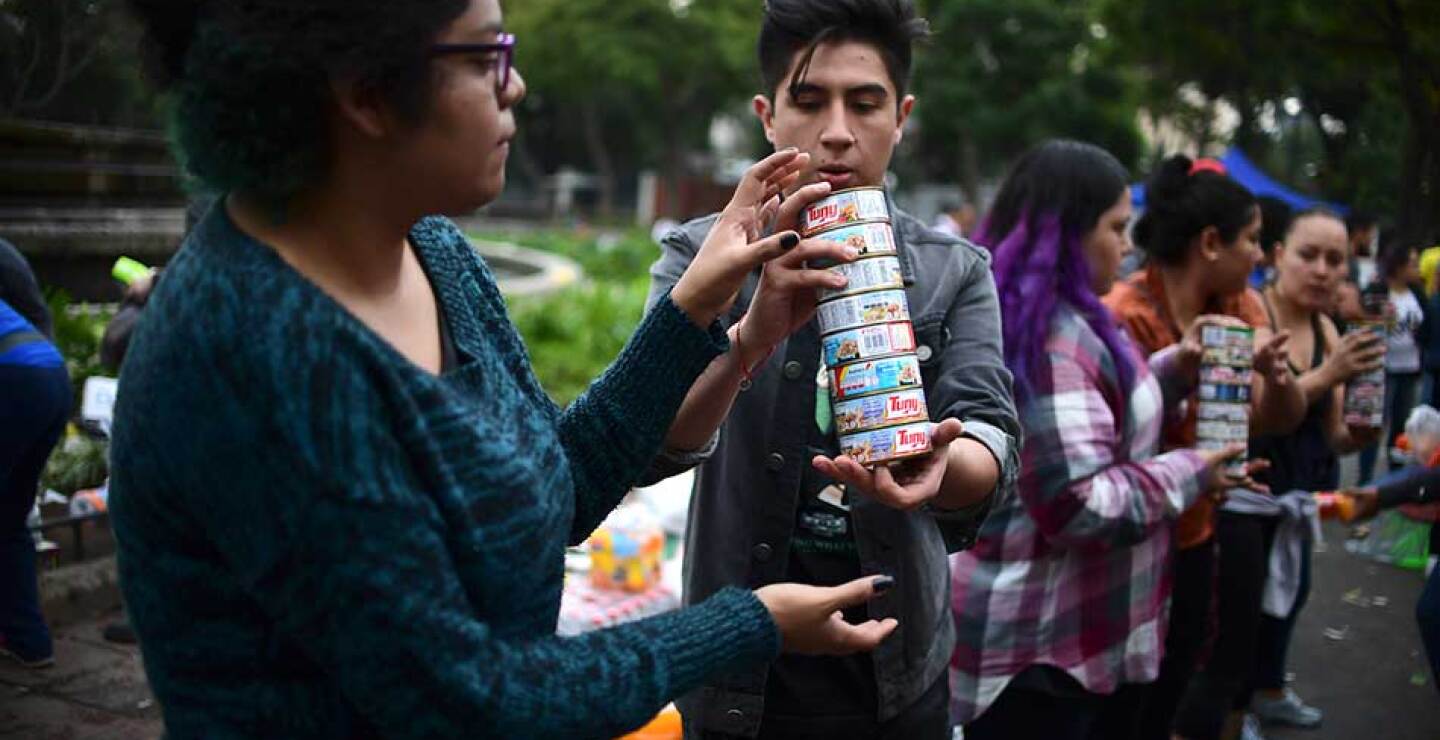 Los alimentos enlatados y no perecederos son necesarios para los damnificados.