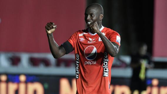 Adrián Ramos celebra el gol de América de Cali, en la Liga del fútbol colombiano Adrián Ramos celebra el gol de América de Cali, en la Liga del fútbol colombiano