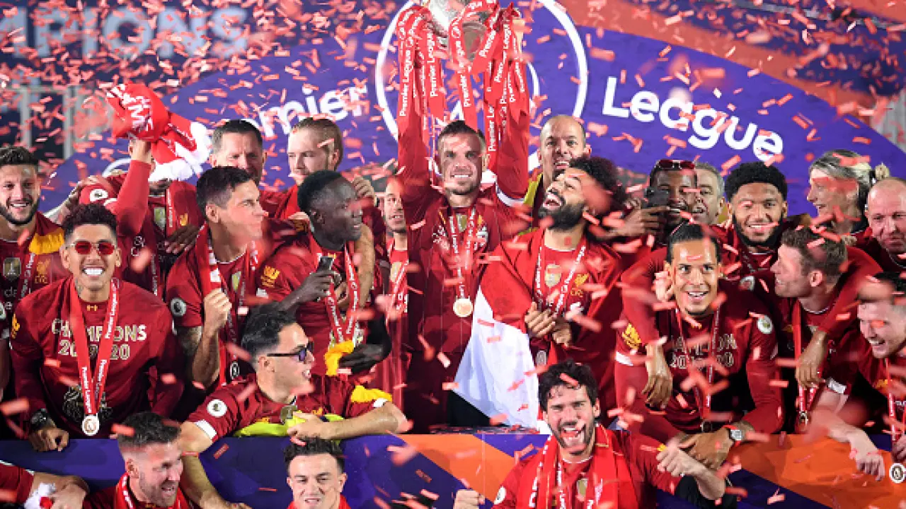 Alzo Liverpool alzó su primer Premier League, tras 30 años de espera