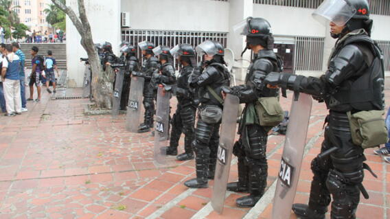 policias-paro-nacional.jpg
