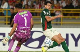 Mauro Silveira en Junior vs. Palmeiras en Copa Libertadores.