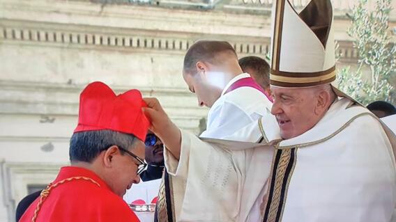 Papa Francisco crea cardenal a Luis José Rueda Aparicio Papa Francisco crea cardenal a Luis José Rueda Aparicio