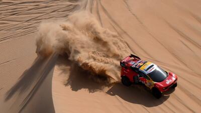  Dakar 2024 - carro o vehículo en la arena