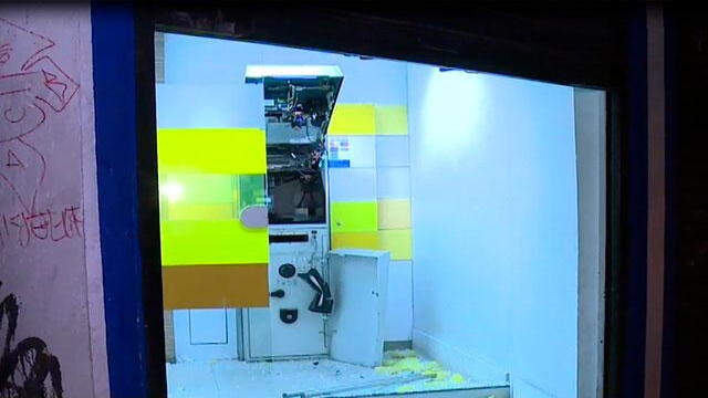 Intentaron robar un cajero electrónico rompiendo la puerta con un camión