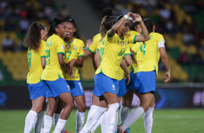 La Selección de Brasil y un festejo de gol contra Argentina en la Copa América femenina. La Selección de Brasil y un festejo de gol contra Argentina en la Copa América femenina.