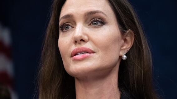 Angelina Jolie llegó al Congreso de EE. UU. para ser la voz de las víctimas de violencia doméstica Angelina Jolie llegó al Congreso de EE. UU. para ser la voz de las víctimas de violencia doméstica
