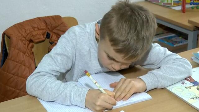 Niño de 7 años es el único estudiante de su colegio: curioso caso Niño de 7 años es el único estudiante de su colegio: curioso caso