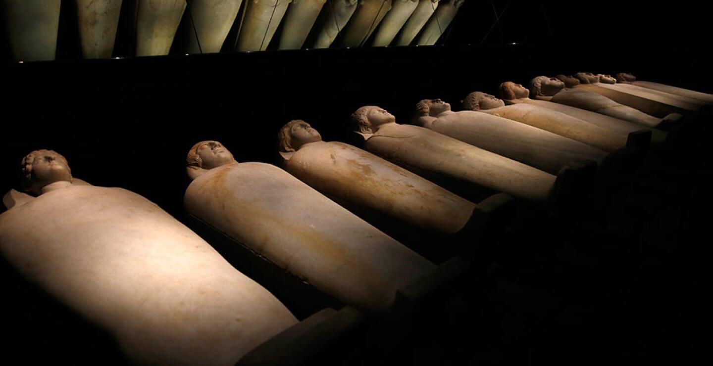 Es la mayor colección en el mundo de sarcófagos antropoides (de rostro humanos). Otros restos, hallados también en Saida, se encuentran en el Louvre y en el museo arqueológico de Estambul.