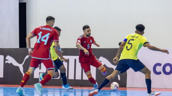 Felipe Echavarría en Selección Colombia de futsal vs Ecuador. Felipe Echavarría en Selección Colombia de futsal vs Ecuador.