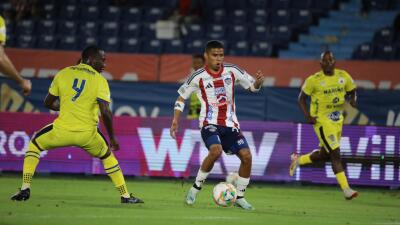 José Enamorado en acción de juego entre Junior y Deportivo Pasto en el Metropolitano. 