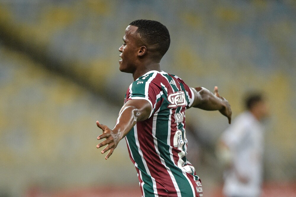 Jhon Arias y un festejo de gol con el Fluminense en el Brasileirao.