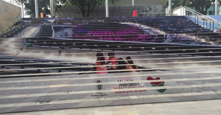 En Plaza Mayor se ven las Unidades de Vida Articulada (Uva); el Desfile de Silleteros, el Jardín Circunvalar y la Plaza de las Esculturas de Botero.
