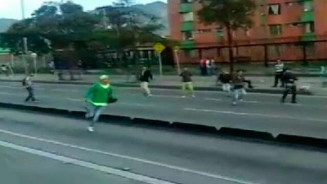 Pelea de vendedores ambulantes colombianos y venezolanos en Bogotá habría causado un muerto
