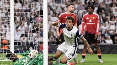 Tottenham y un festejo de gol contra Manchester United en la final de la Europa League. 