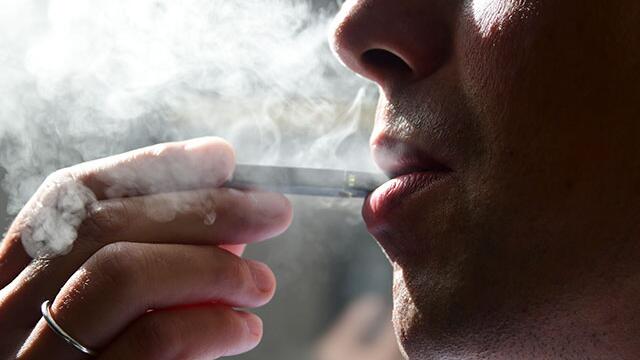 EE. UU. piensa prohibir cigarrillos electrónicos, “epidemia entre jóvenes” que ya ha causado muertes