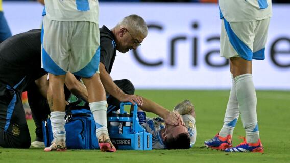Lionel Messi sale lesionado de la final de la Copa América Lionel Messi sale lesionado de la final de la Copa América