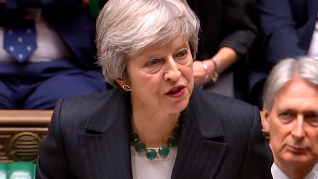 La mala hora de Theresa May: cuatro ministros renunciaron por diferencias sobre el Brexit