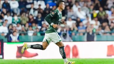 James Rodríguez en acción de juego con León. 