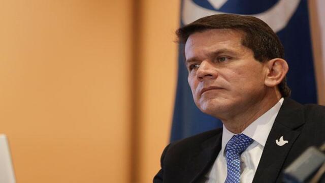 Aceptan renuncia de director de Aerocivil tras incidente en visita papal y denuncias de clientelismo