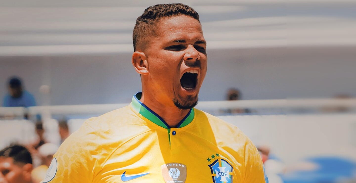 Selección Brasil de fútbol playa calienta partido contra Colombia en Copa América.jpg