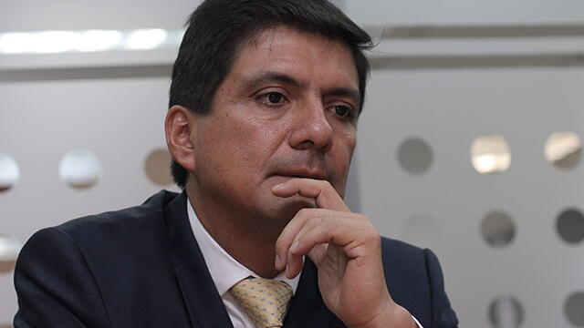 “Quería dejarles esos tips”: suspenden a un alcalde que habría pedido votos para una candidata