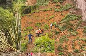 Nuevo derrumbe en Landázuri en la transversal del carare.jpg