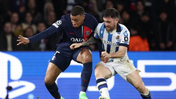 Kylian Mbappé lucha por el balón, en PSG vs. Real Sociedad, por los octavos de final de Champions League. Kylian Mbappé lucha por el balón, en PSG vs. Real Sociedad, por los octavos de final de Champions League.