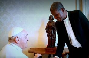 Papa Francisco y padre Wiston Mosquera .jpg