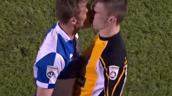 281214_beso_futbolistas.jpg 281214_beso_futbolistas.jpg