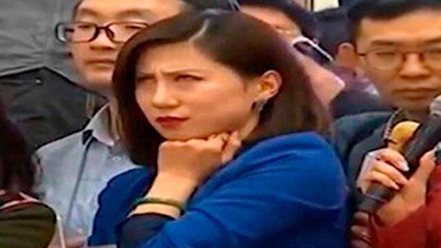 Por hacer muecas en plena rueda de prensa, periodista fue censurada en China