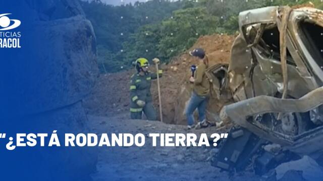 Leve caída de tierra causó susto durante labores de rescate tras derrumbe en Chocó Leve caída de tierra causó susto durante labores de rescate tras derrumbe en Chocó