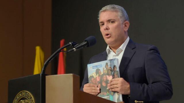 Víctimas reclamaron a Duque en medio de presentación de proyecto para proteger a líderes sociales