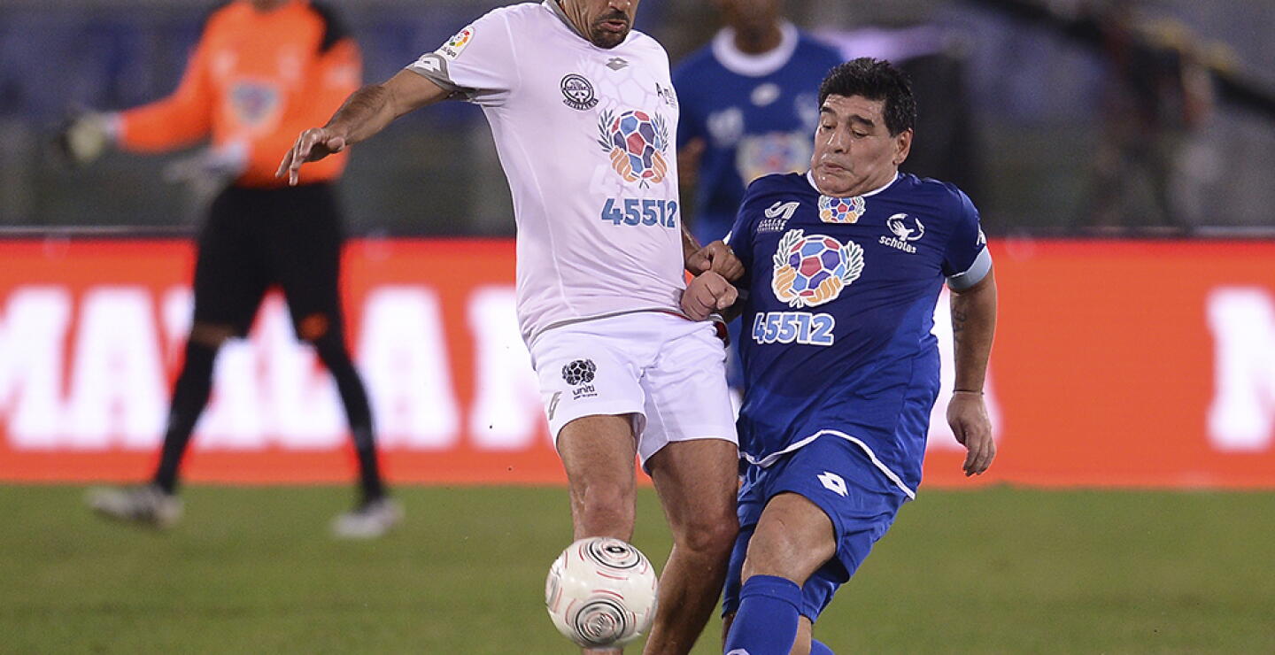 271616_Diego Maradona - Sebastián Verón. Foto: AFP