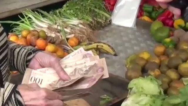 En la ropa y en la piel, los venezolanos muestran el rastro del hambre
