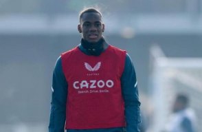 Jhon Jáder Durán en una de las sesiones de entrenamiento de Aston Villa.