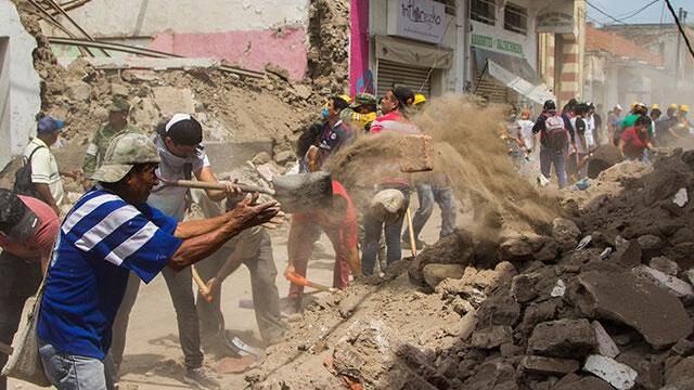 En las avenidas Medellín e Insurgentes de Ciudad de México hay desespero por encontrar vida