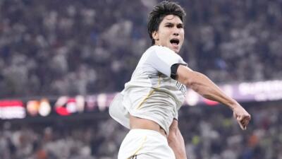 Gonzalo García y un festejo de gol con Real Madrid en la final de la Supercopa de España.