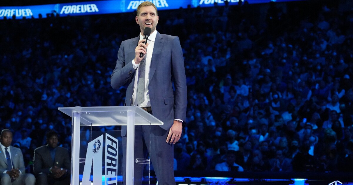 Dallas Mavericks Ruhestand Nr. 41 zu Ehren von Dirk Nowitzki, einem der NBA-Spieler aller Zeiten | Sport Dallas Mavericks Ruhestand Nr. 41 zu Ehren von Dirk Nowitzki, einem der NBA-Spieler aller Zeiten | Sport