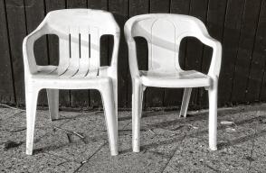 Armada con sillas de plástico, víctima de robo sacó corriendo a ladrones en Bogotá